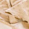 Couverture bebe naissance tricotée taupe 100% coton BIENVENUE AU MONDE – Image 6