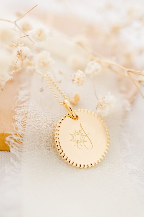 Alternative view of Pendentif personnalisé médaille perlée gravée or initiale EMOTIONS DOUCES
