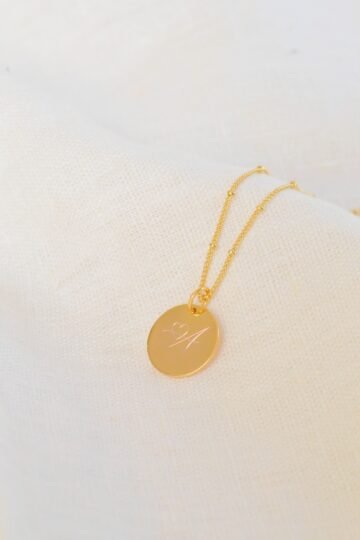 Pendentif personnalisé gravé ronde or initiale EMOTIONS DOUCES