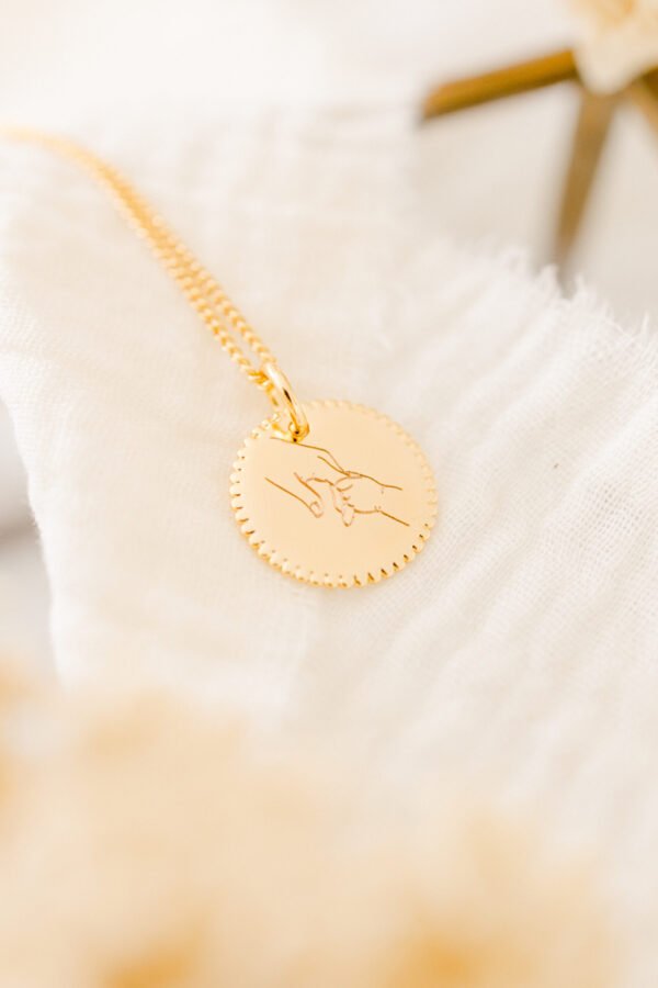 Alternative view of Pendentif personnalisé médaille perlée ronde or ONDE D'AMOUR