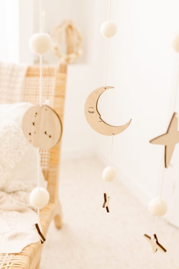 Alternative view of Mobile pour bebe lune et étoiles en bois SOUS LA LUNE