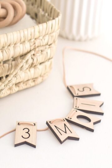 Alternative view of Guirlande étapes 12 mois en bois MA PREMIERE ANNEE