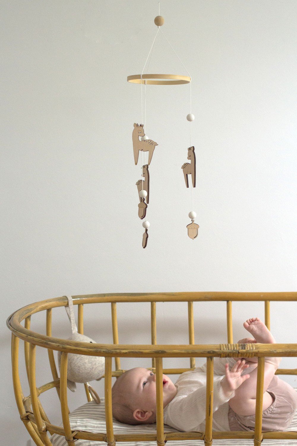 Mobile bébé faons en bois MURMURE DE LA FORÊT – Image 2
