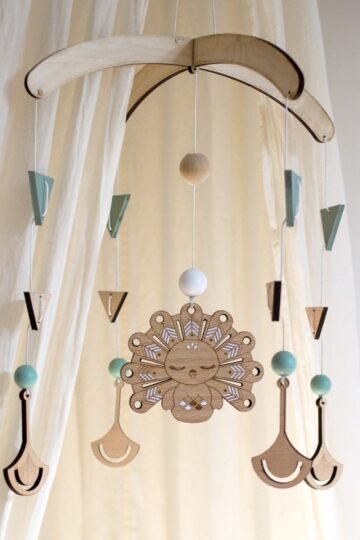 Alternative view of Mobile pour bebe paon en bois PLUME DE PAON