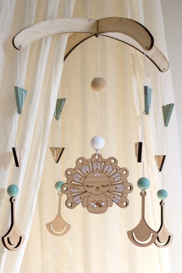 Alternative view of Mobile pour bebe paon en bois PLUME DE PAON
