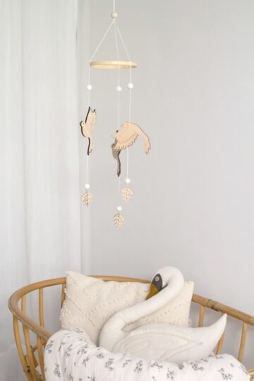 Alternative view of Mobile bébé oiseaux en bois MIGRATION