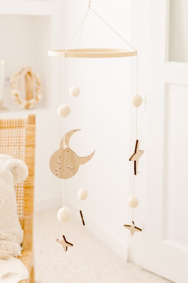 Mobile pour bebe lune et étoiles en bois SOUS LA LUNE
