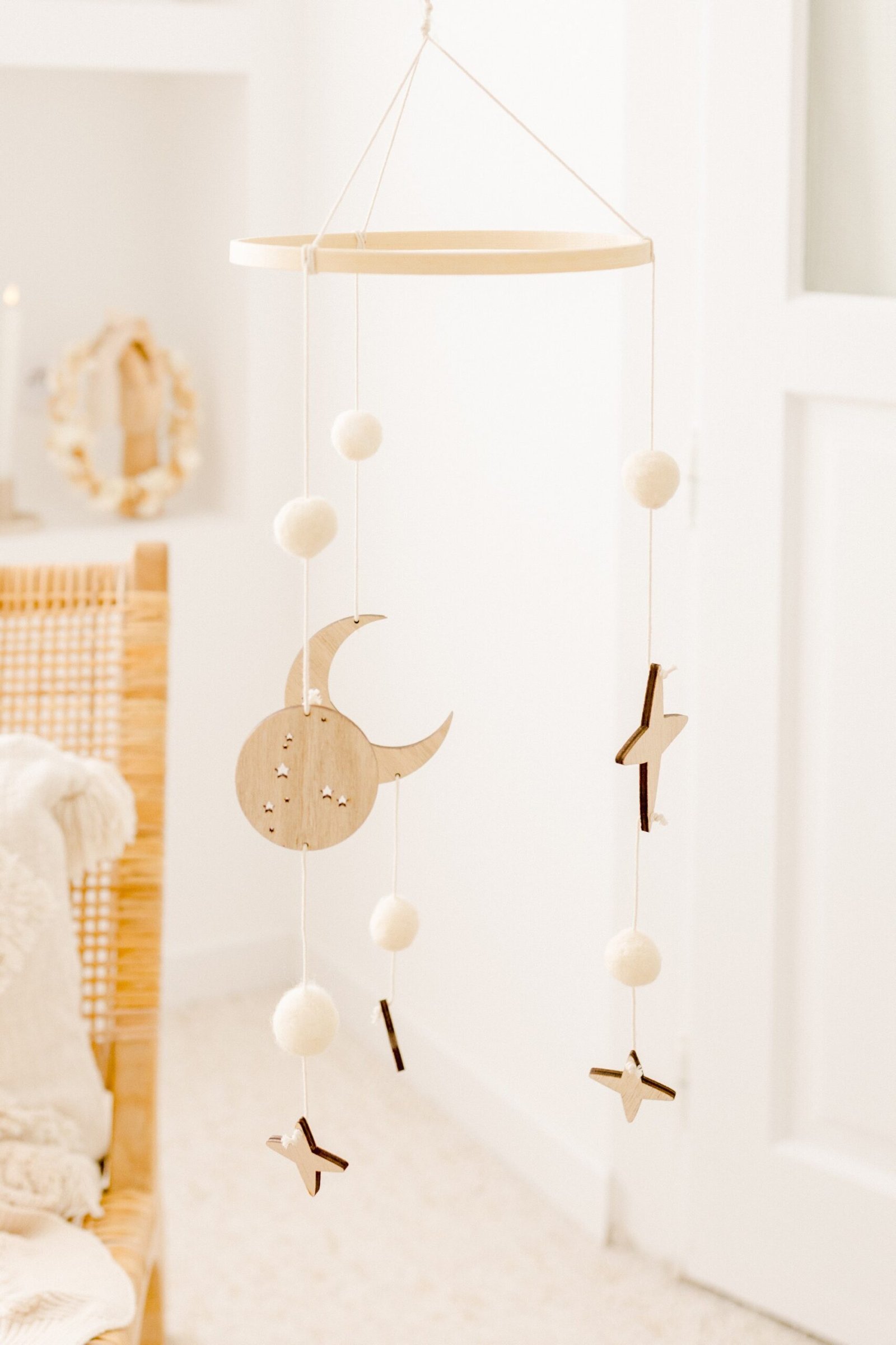 Mobile pour bebe lune et étoiles en bois SOUS LA LUNE