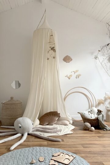 Alternative view of Mobile bébé baleine en bois LE CHANT DES BALEINES