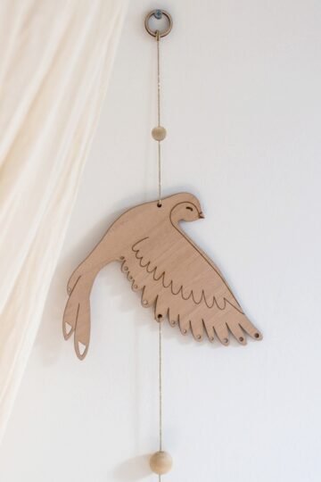 Alternative view of Mobile bébé oiseau en bois EN PLEIN VOL