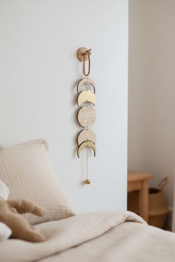 Mobile bébé pleine lune en bois GARDIENNE DES NUITS