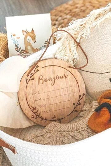 Alternative view of Médaillon de naissance en bois - BIENVENUE AU MONDE