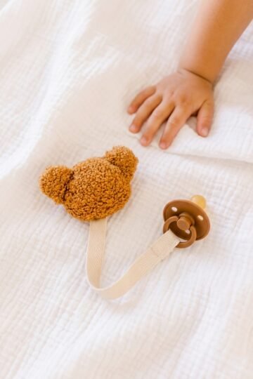 Alternative view of Attache tétine animaux sherpa camel OURSON