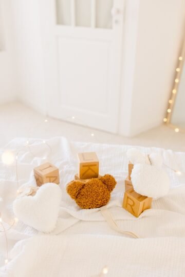 Alternative view of Attache tétine coeur sherpa blanc MON PETIT COEUR