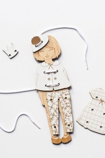 Alternative view of Poupée à lacer et habiller JOLIE DEMOISELLE