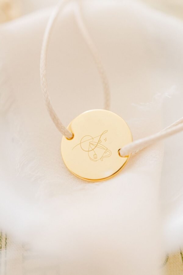 Bracelet personnalisé cordon médaille ronde gravée EMOTIONS DOUCES