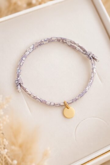 Alternative view of Bracelet personnalisé cordon liberty petite médaille ronde EPURE