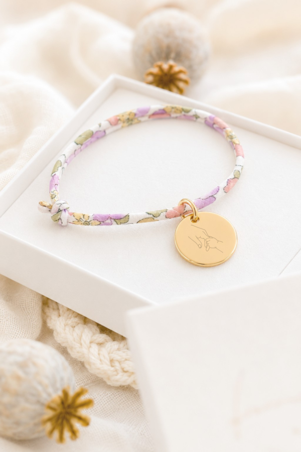 Alternative view of Bracelet naissance personnalisé liberty médaille ronde ONDE D'AMOUR