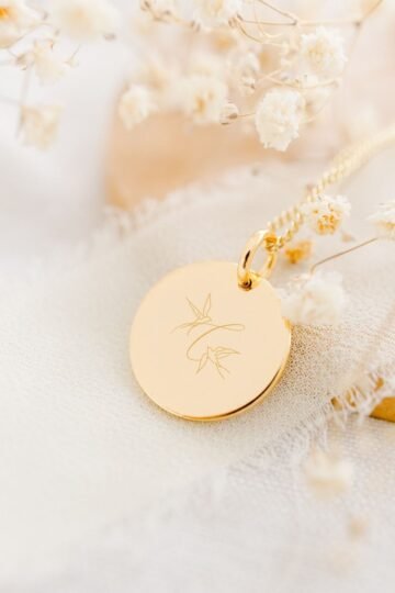 Pendentif personnalisé médaille ronde or lettre initiale EMOTIONS DOUCES