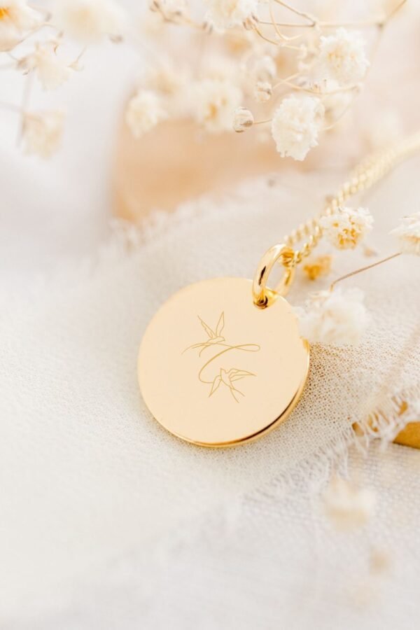 Pendentif personnalisé médaille ronde or lettre initiale EMOTIONS DOUCES