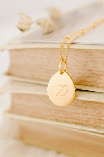 Collier personnalisé médaille goutte or gravée LA LETTRE