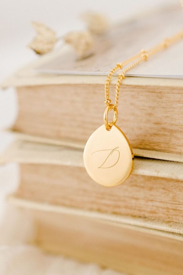Collier personnalisé médaille goutte or gravée LA LETTRE