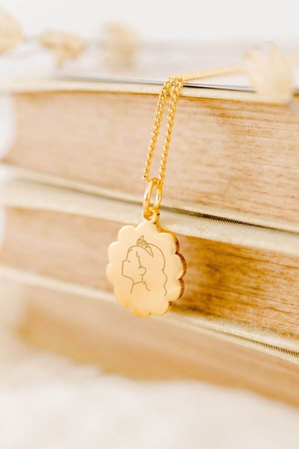 Collier personnalisé médaille corolle or LES PETITS HEROS