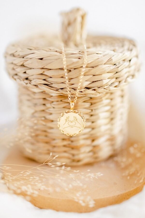 Collier personnalisé médaille dentelle or DE TOUT COEUR