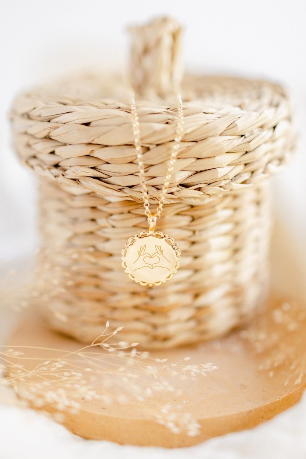 Collier personnalisé médaille dentelle or DE TOUT COEUR