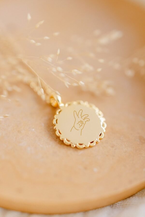 Collier personnalisé médaille dentelle naissance or ONDE D'AMOUR