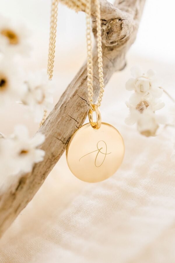 Collier personnalisé médaille ronde or intiale LA LETTRE