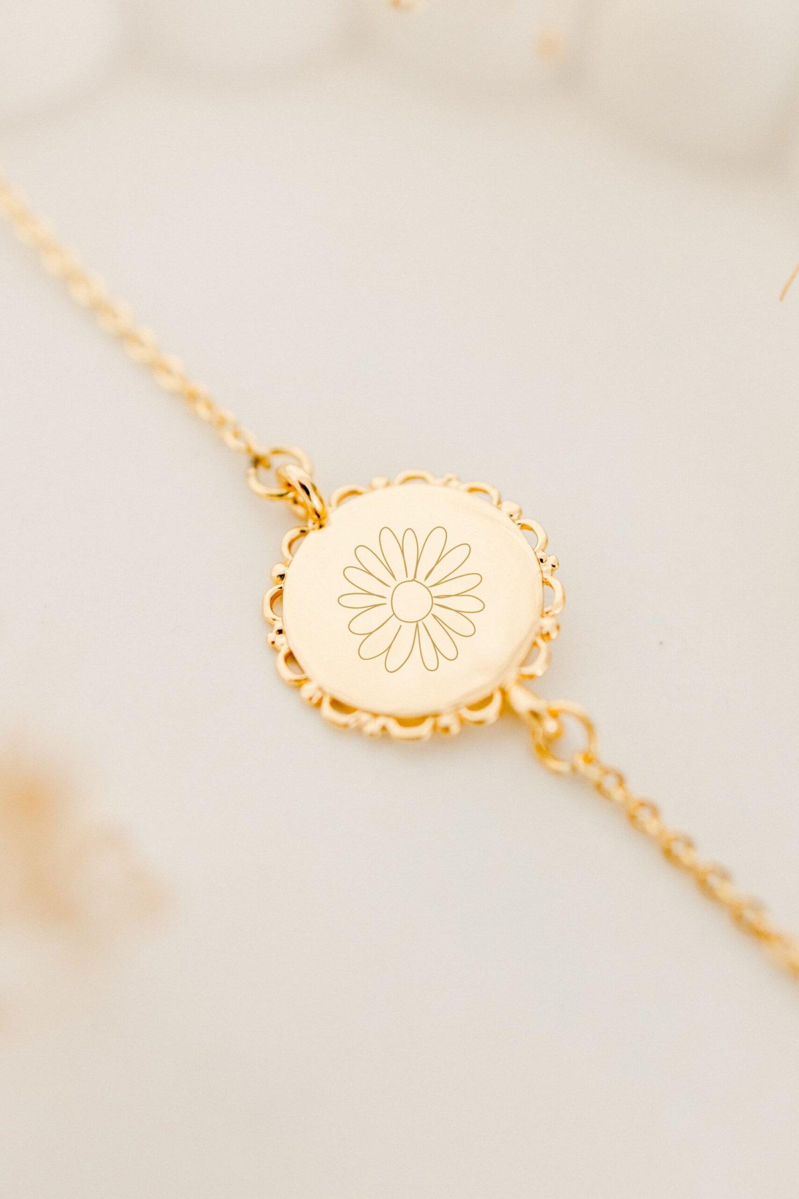 Bracelet fleur de naissance dentelle personnalisable ECLOSION