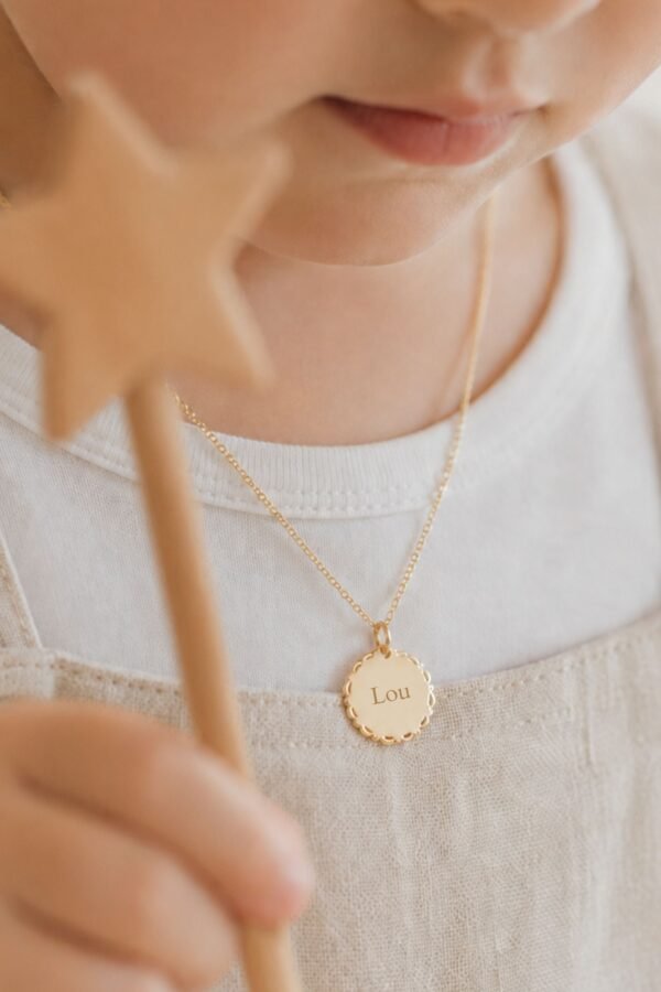 Collier personnalisé médaille dentelle EMPREINTE
