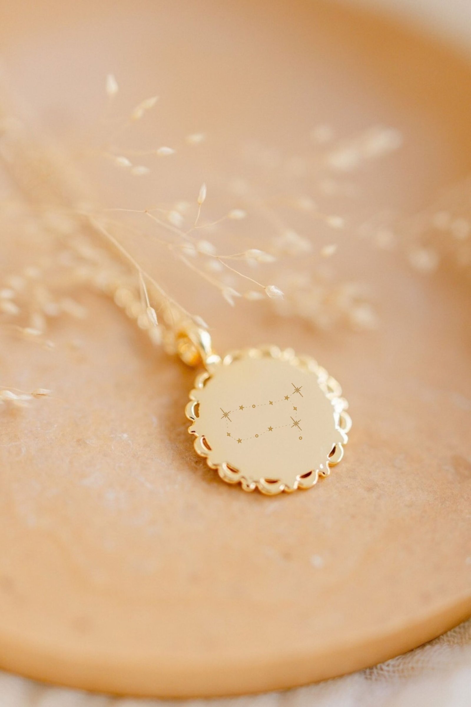 Pendentif personnalisé dentelle or CONSTELLATION